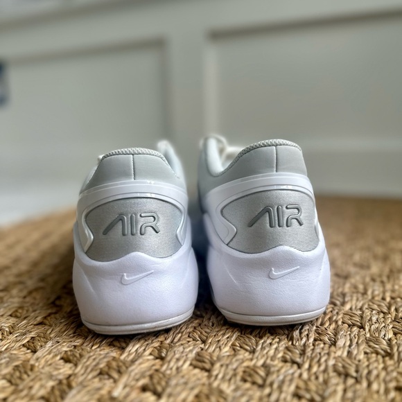 Women's Nike Air Max Bolt - Picture 4 of 5